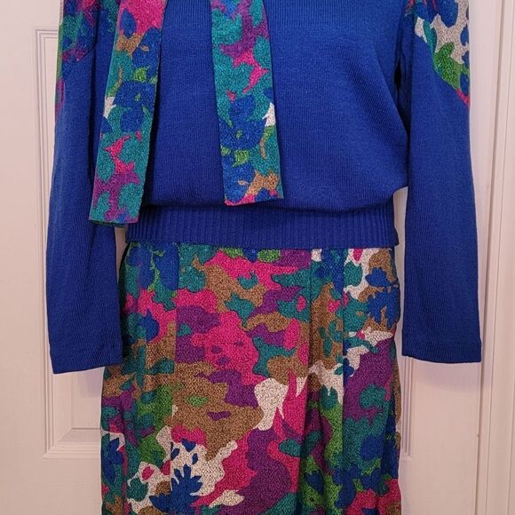 #302 Anthony Sicari- Blue Sweater, w Printed Tie & Skirt,size 12 - Picture 7 of 9